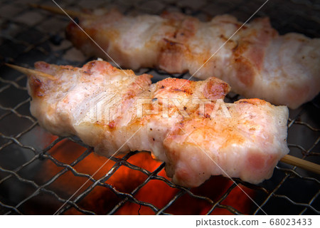 Charcoal-grilled Yakiton 68023433