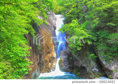 [Yamanashi Prefecture] Senhaku Falls (Shosenkyo) 68023681