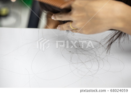 Problem of Young woman hair loss, with thin hair. 68024059