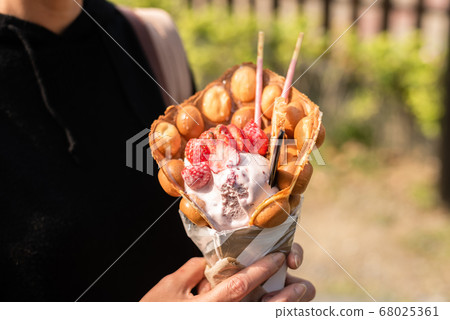 waffle ice cream 68025361