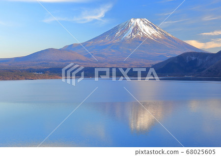 [山梨縣]顛倒的富士山（本栖湖） 68025605