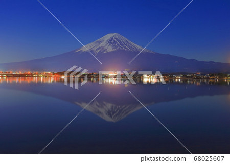 [Yamanashi Prefecture] Upside down Fuji (Lake Kawaguchi) 68025607