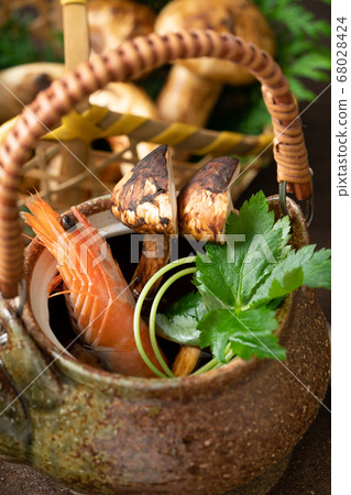 Steamed mushroom pot 68028424