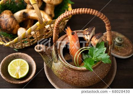 Steamed mushroom pot 68028430