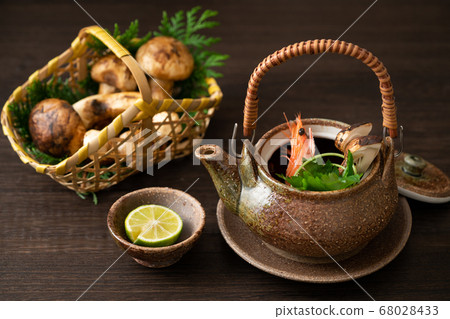 蒸蘑菇鍋 68028433