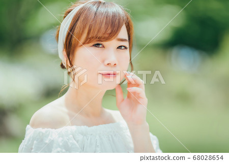 Woman in the green Woman in the green 68028654