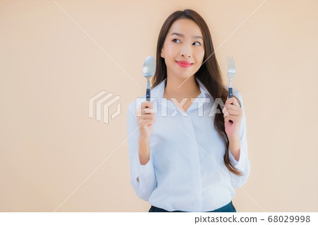 Portrait beautiful young asian business woman with spoon and fork 68029998