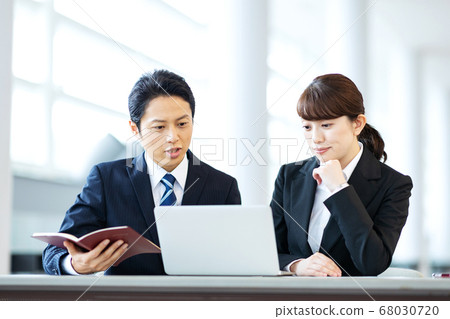 企業場面年輕人和婦女 68030720