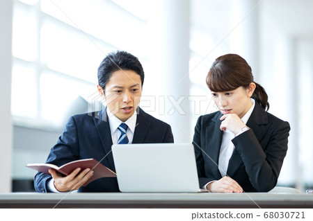 企業場面年輕人和婦女 68030721