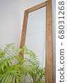 Green and mirror 3 that shines against the plaster wall 68031268