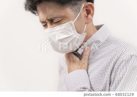 A man in poor physical condition　 68032129