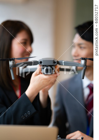 Drone business suit office two men and women business talk aerial view am bright windowside window city center operation 68032717