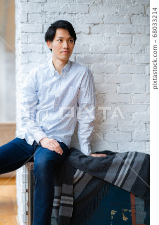1人時尚花束美的生活方式男性男性室內設計室白色自然光 1人時尚花束美的生活方式男性男性室內設計室白色自然光 68033214