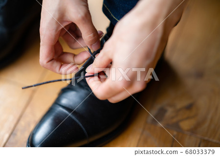 1 fashion beauty beauty male male interior design room white natural light shoe shoe 68033379