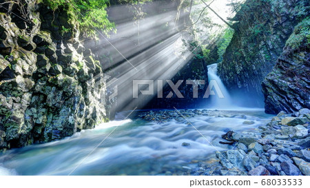 Karatani Falls 68033533