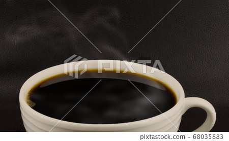 Close up black coffee in white cup 68035883
