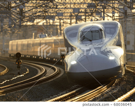 東海道新幹線N700系列日落 東海道新幹線N700系列日落 68036045