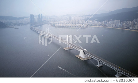 Gwangan Bridge，Swimman，Namgu，Busan 68036304