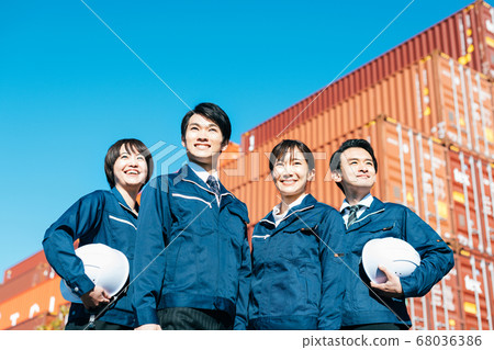 Workers Multiple men and women outdoors Workers Multiple men and women outdoors 68036386