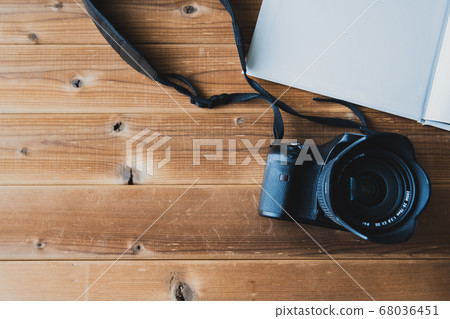 Single-lens reflex camera overhead image Single-lens reflex camera overhead image 68036451