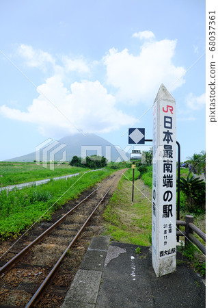 Kaimon-dake美麗的日本最南端的車站“ Kaidaiyama車站”的風景[垂直拍攝] 68037361