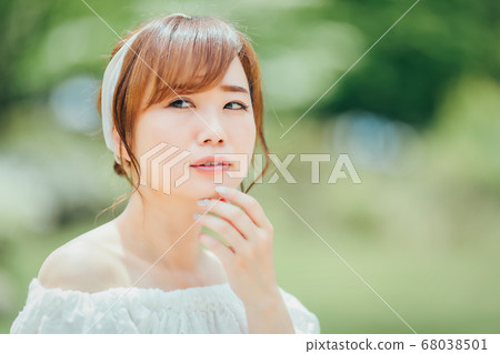 Doubtful Asian woman (worry/anxiety) Doubtful Asian woman (worry/anxiety) 68038501