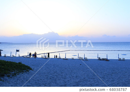 沖繩旅行期間的日落和海灘 沖繩旅行期間的日落和海灘 68038787