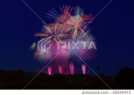 Isehara Arts Fireworks "Isehara Memorial Memorial Fireworks" 68040453