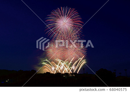 伊勢原市煙花大會“旋律煙花” 68040575