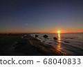 Vancouver sunset in winter plugging into the beach 68040833