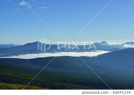 Fuji from Futatsuka Shimotsuka overlooking the sea of clouds over Lake Yamanaka Fuji from Futatsuka Shimotsuka overlooking the sea of clouds over Lake Yamanaka 68041234