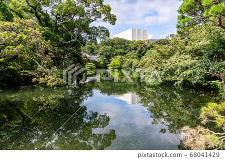 (Shizuoka Prefecture) Mishima City Rakujuen, Obama Pond of Mansui 68041429