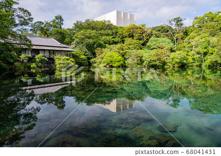 (Shizuoka Prefecture) Mishima City Rakujuen, Obama Pond of Mansui 68041431