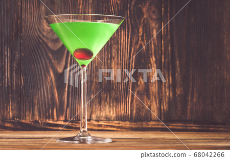 Japanese Slipper Cocktail 68042266