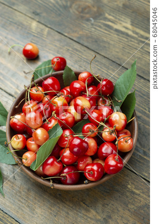 ripe sweet cherry 68045046