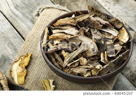 Dried mushrooms. Dried mushrooms. 68045107