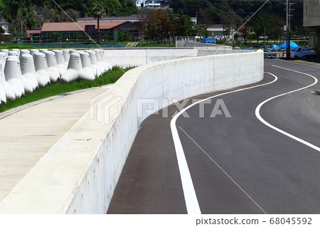 Port of Aize Wave obstruction block and seawall 68045592