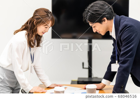 Business people meeting Business people meeting 68046516