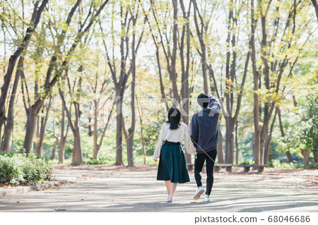 Couple walking on the green path 68046686