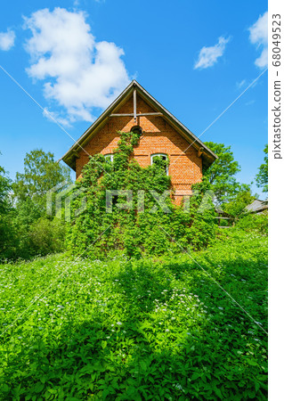 Abandoned rural house Abandoned rural house 68049523