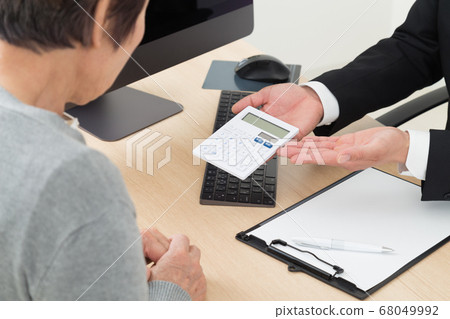 Businessman and senior women 68049992