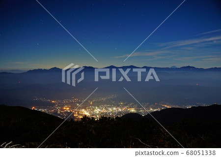 Night view of the Southern Alps from the Mount Hinoo refuge hut Night view of the Southern Alps from the Mount Hinoo refuge hut 68051338