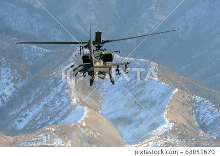 Apache attack helicopter 68051670