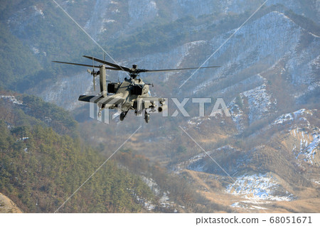 Apache attack helicopter 68051671