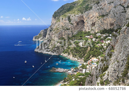 South coast of Capri island 68052786