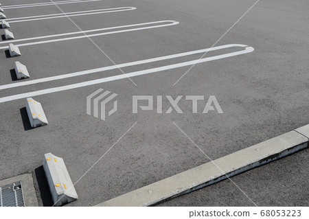 Parking lot image 68053223