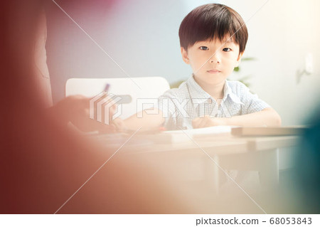做圖畫的男孩 68053843