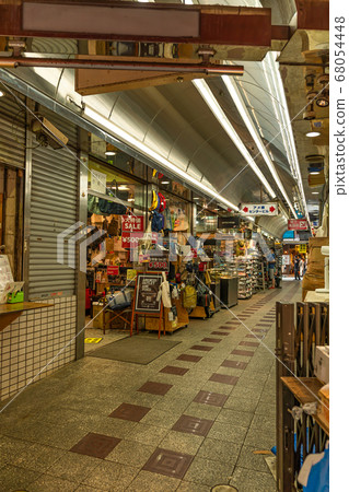 Cityscape of Tokyo Scenery around Ameyoko (after canceling COVID-19 self-restraint) 68054448