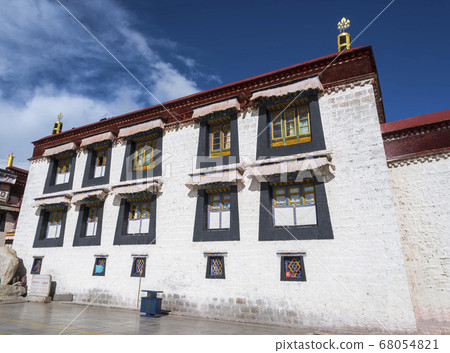 Colorful houses under the sun in Tibet Colorful houses under the sun in Tibet 68054821