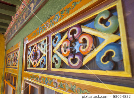 Colorful carved totems in the temple Colorful carved totems in the temple 68054822